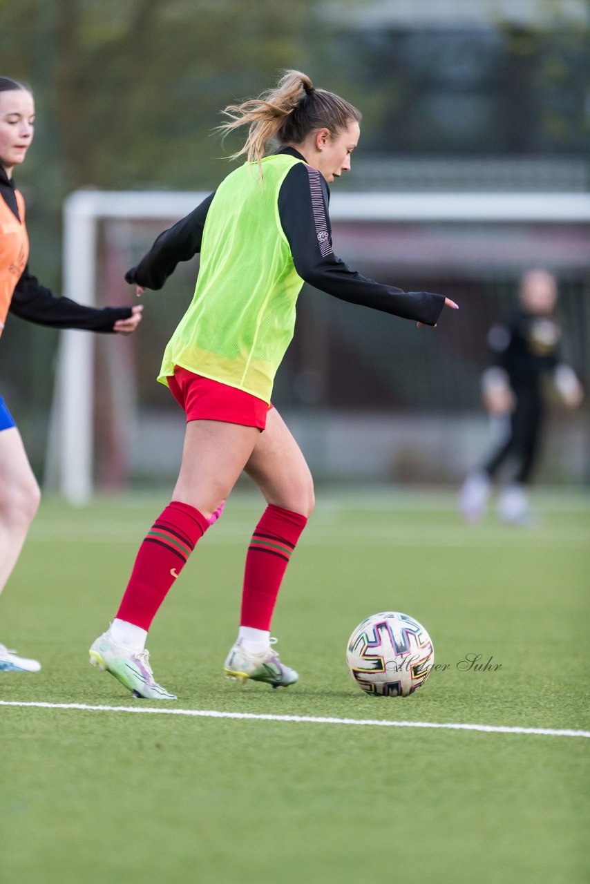 Bild 368 - Co-Trainerin der Frauen Nationalmannschaft Britta Carlson in Wahlstedt